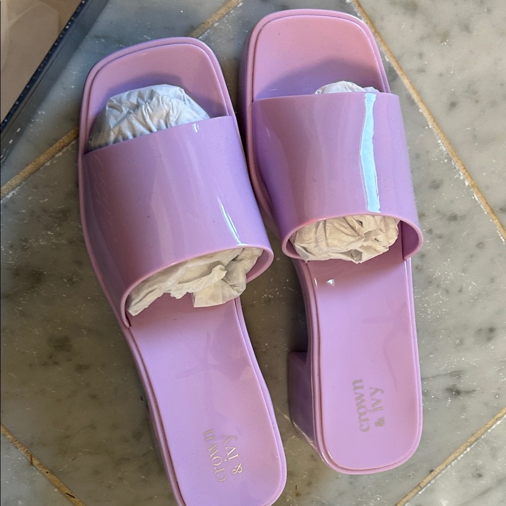 Crown & Ivy Lilac Slide Sandals size 8